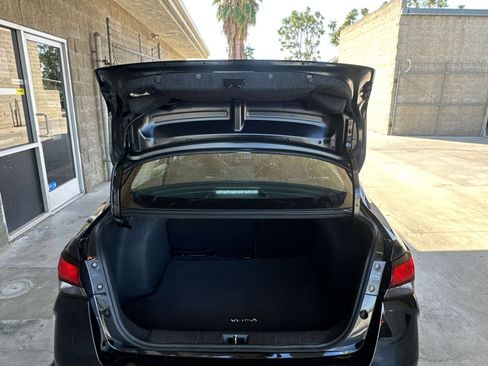 Used 2025 Nissan Versa SV FWD image 27