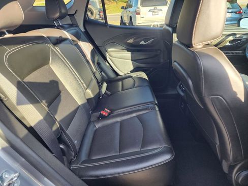 Used 2024 GMC Terrain SLT image 9