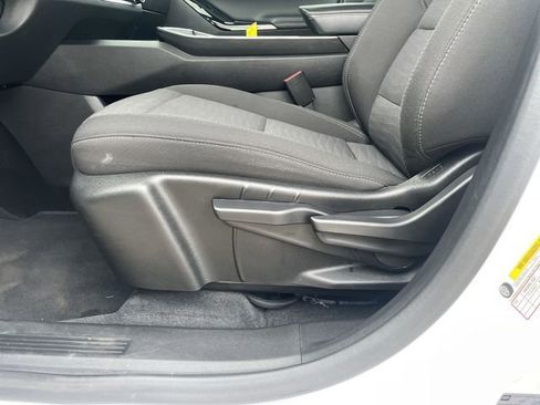 Used 2025 Chevrolet Equinox LT FWD image 16