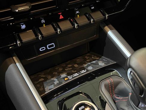 Used 2024 Chevrolet Colorado Z71 w/ Z71 Convenience Package 2 image 27