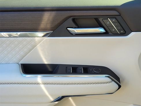 Used 2024 GMC Acadia Denali image 31