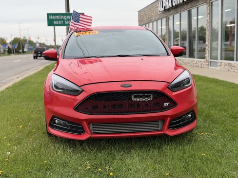 Used 2016 Ford Focus ST FWD image 3