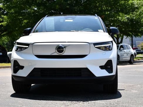 Used 2023 Volvo XC40 Recharge Plus AWD/4WD image 2