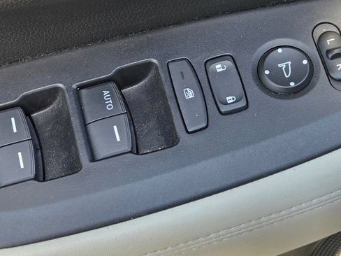 Used 2023 Honda HR-V LX image 16