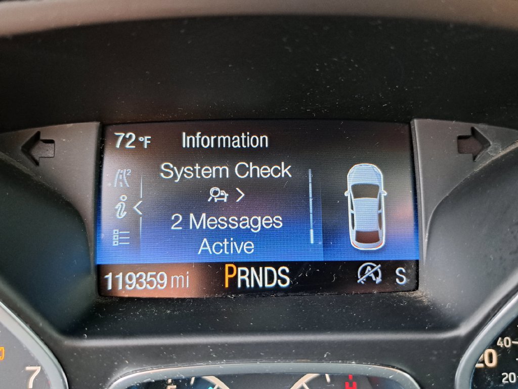 Used 2018 Ford Escape Titanium w/ Ford Safe & Smart Package FWD image 9