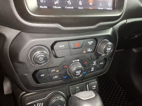 Used 2022 Jeep Renegade Limited image 22