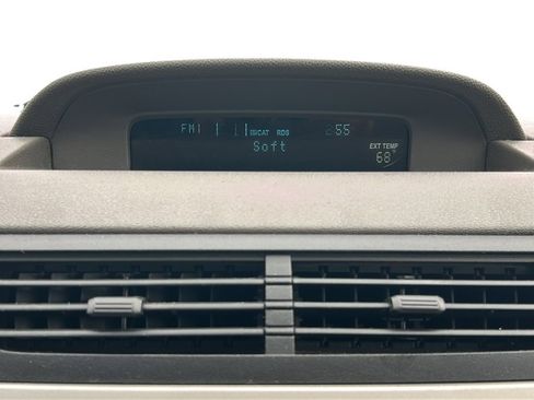 Used 2010 Ford Focus SE image 25