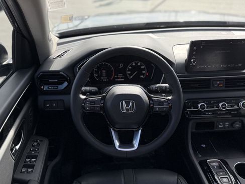 Certified 2025 Honda Pilot Touring image 30