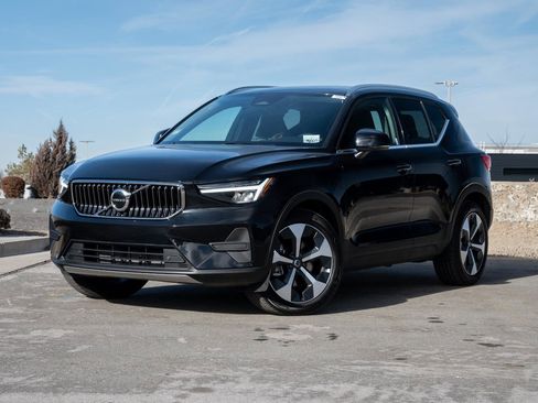 Certified 2025 Volvo XC40 B5 Core w/ Protection Package Premier image 1