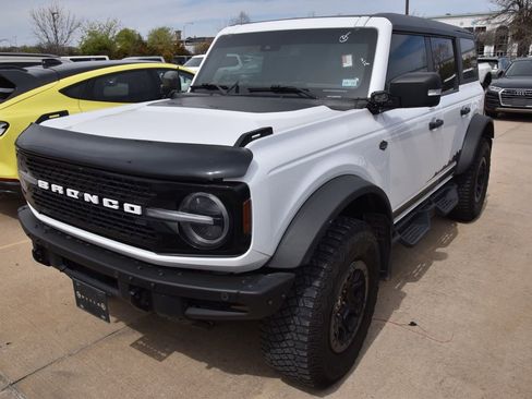 Used 2023 Ford Bronco Wildtrak image 2