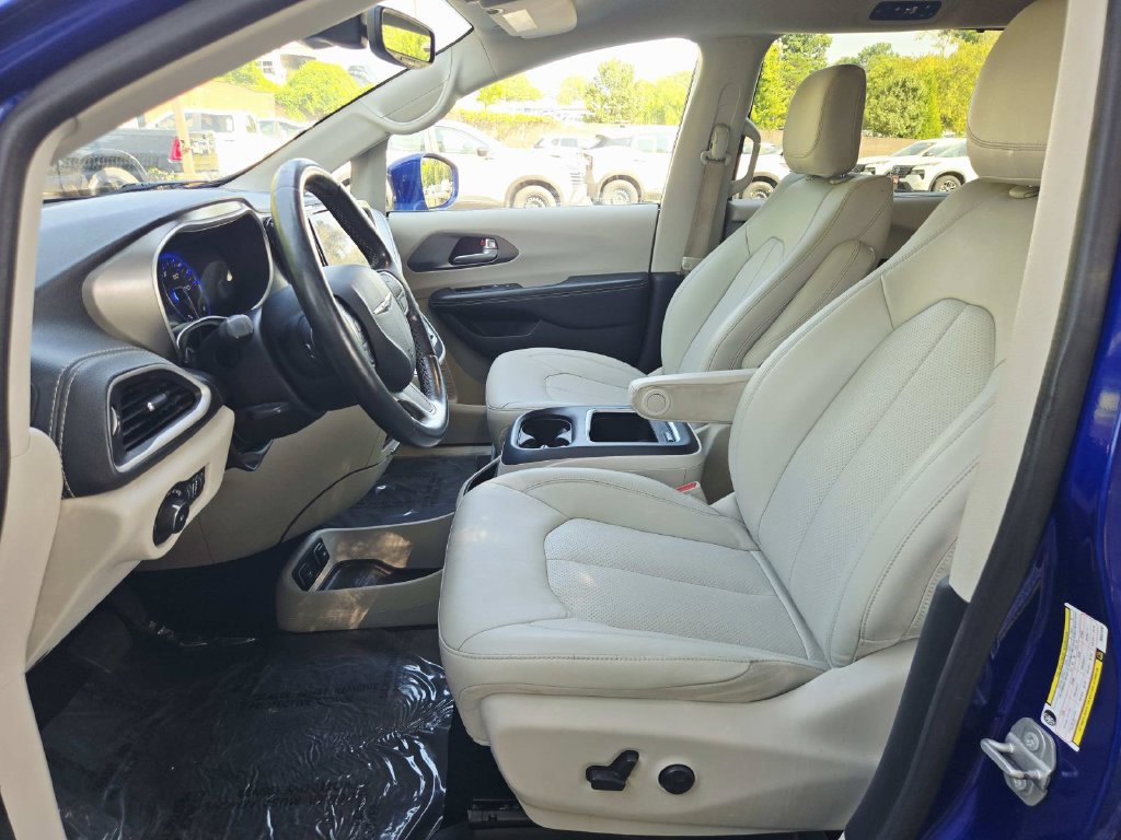 Used 2021 Chrysler Pacifica Touring-L FWD image 12