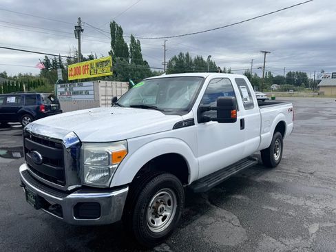 Used 2015 Ford F250 XL w/ Power Equipment Group AWD/4WD image 3