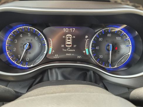 Used 2024 Chrysler Pacifica Touring-L FWD image 33