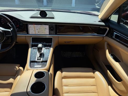 Used 2018 Porsche Panamera RWD image 31