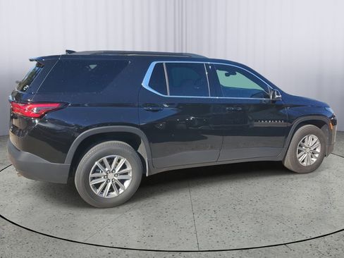 Used 2023 Chevrolet Traverse LT image 3