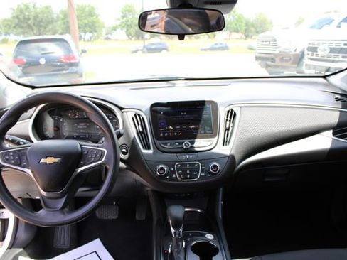 Used 2023 Chevrolet Malibu LT FWD image 16
