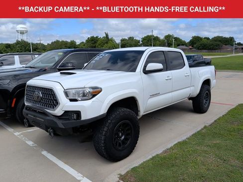 Used 2018 Toyota Tacoma TRD Sport w/ Technology Package AWD/4WD image 3