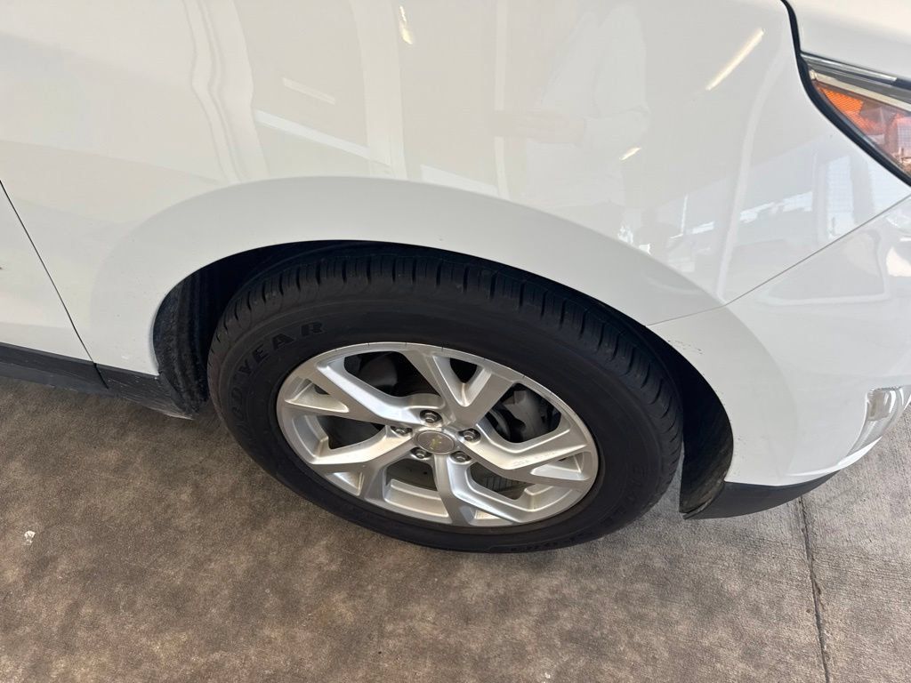 Used 2019 Chevrolet Equinox Premier FWD image 4