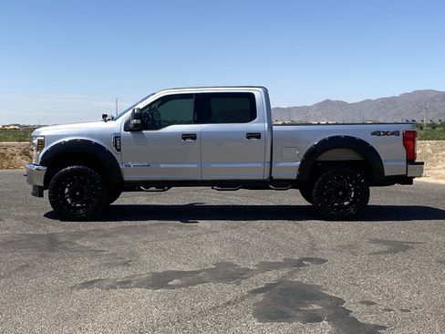Used 2018 Ford F250 4x4 Crew Cab Super Duty image 6