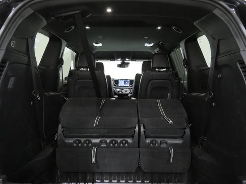 Used 2025 Chrysler Pacifica Select FWD image 28