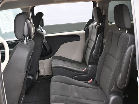 Used 2019 Dodge Grand Caravan SE image 27