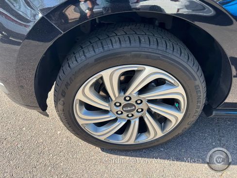 Used 2023 Lincoln Navigator Reserve AWD/4WD image 10
