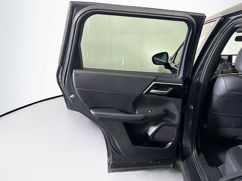 Used 2024 Mitsubishi Outlander SE image 27