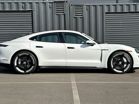Used 2024 Porsche Taycan image 9