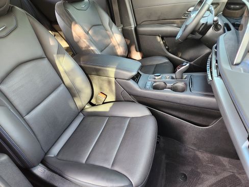 Used 2025 Cadillac XT4 Sport FWD image 6