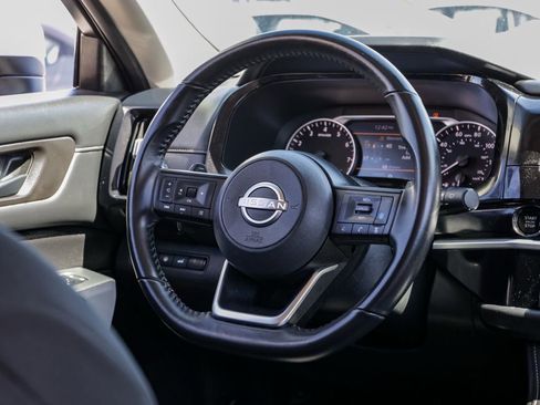 Used 2025 Nissan Pathfinder SV image 24