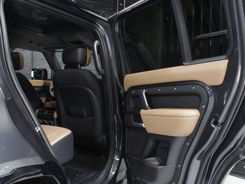 Used 2025 Land Rover Defender 110 V8 image 41