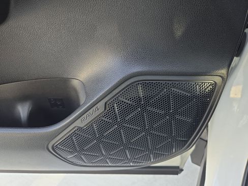 Used 2025 Toyota RAV4 XLE image 14