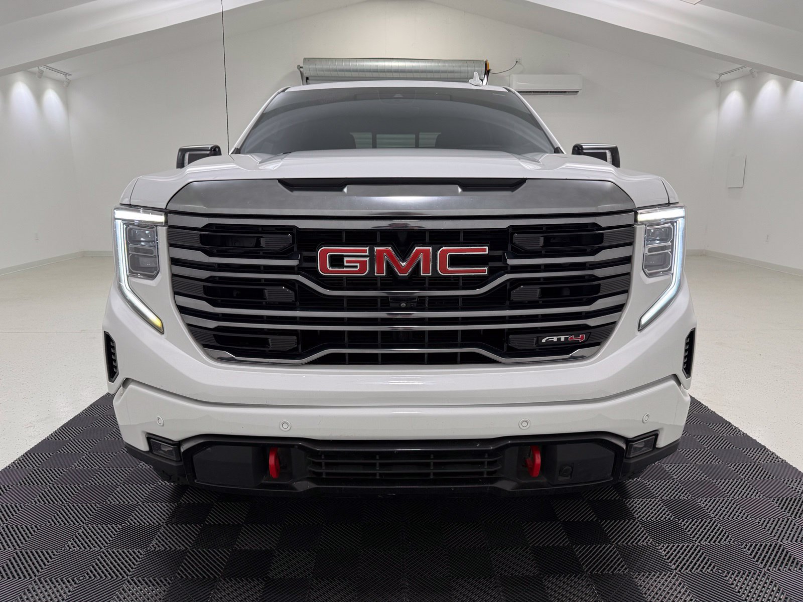 Used 2022 GMC Sierra 1500 AT4 w/ AT4 Premium Package AWD/4WD image 2