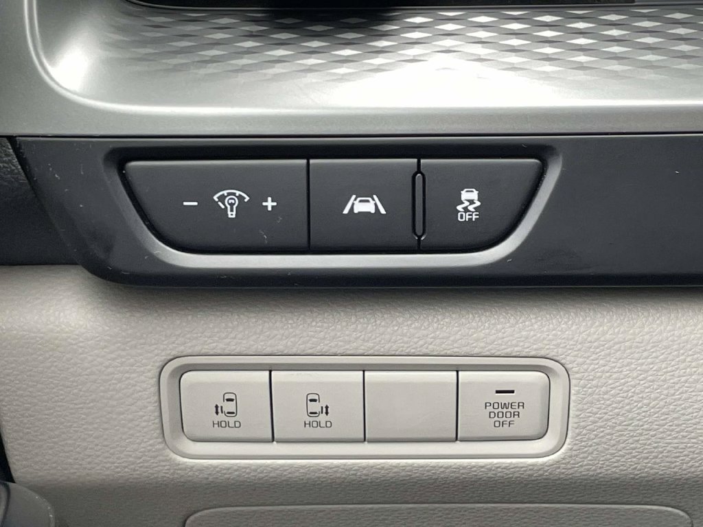 Used 2024 Kia Carnival LX FWD image 18