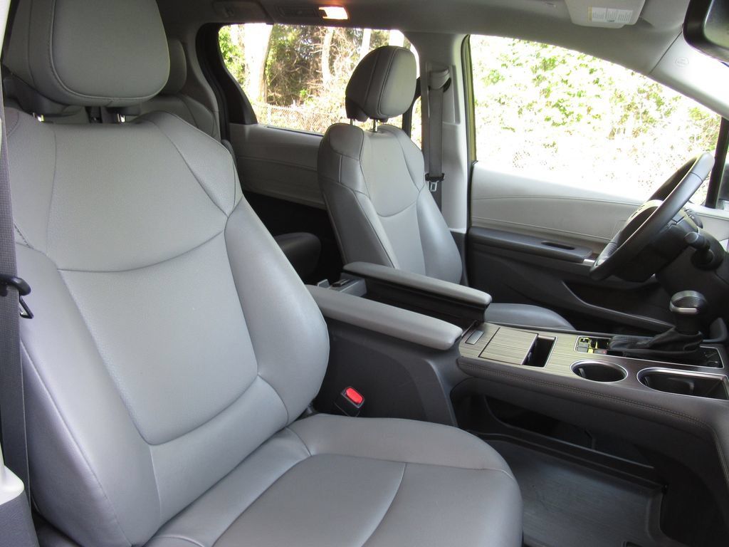 Certified 2023 Toyota Sienna XLE FWD image 20