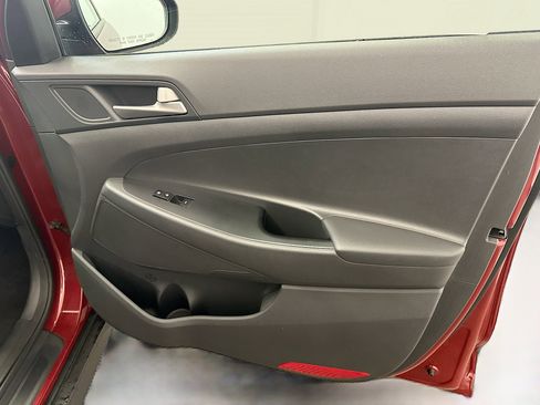 Used 2018 Hyundai Tucson SE AWD/4WD image 32