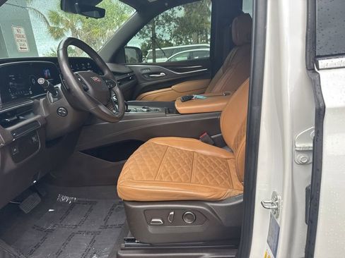 Used 2021 Cadillac Escalade Premium Luxury RWD image 5