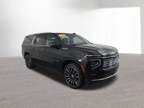 Used 2025 Chevrolet Suburban High Country AWD/4WD image 13