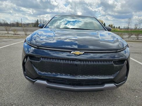 Used 2025 Chevrolet Equinox EV LT image 2