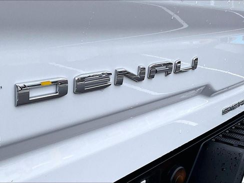 Used 2025 GMC Sierra 2500 Denali Ultimate image 24