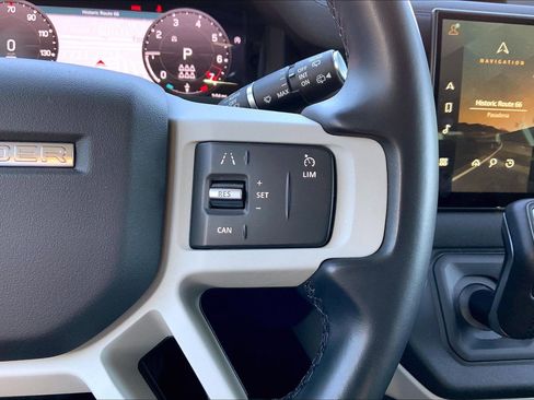 Used 2023 Land Rover Defender 130 SE image 24