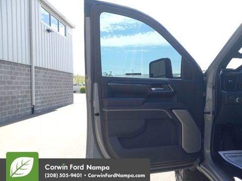Used 2024 GMC Sierra 2500 AT4X image 10