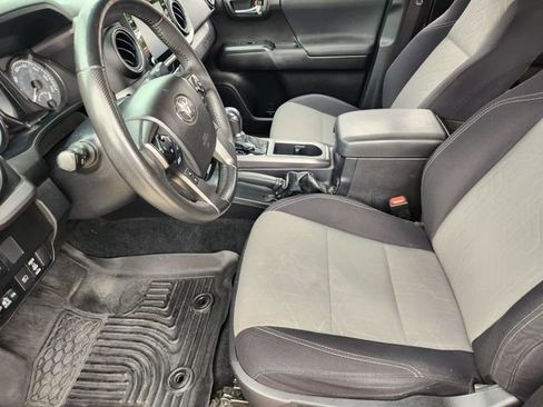 Used 2021 Toyota Tacoma TRD Sport w/ Technology Package AWD/4WD image 9