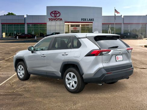 Used 2022 Toyota RAV4 LE AWD/4WD image 3