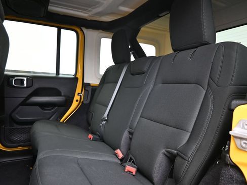 Used 2021 Jeep Wrangler Unlimited Sahara AWD/4WD image 10
