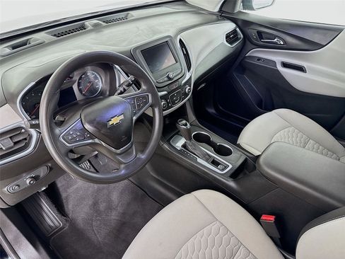 Used 2020 Chevrolet Equinox LS w/ LS Convenience Package image 11