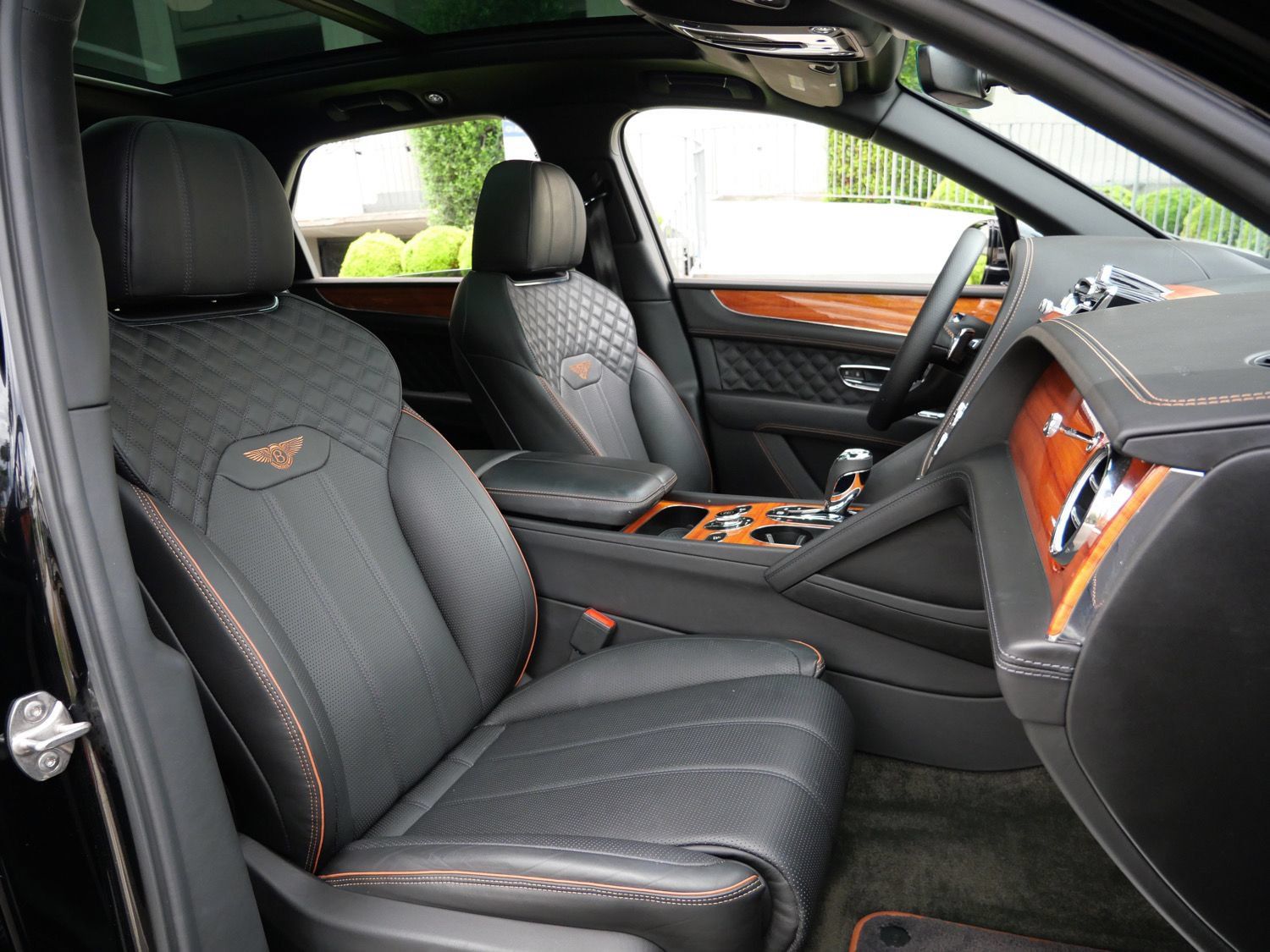 Used 2022 Bentley Bentayga AWD/4WD image 23