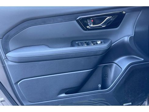 Used 2025 Subaru Forester Limited image 11