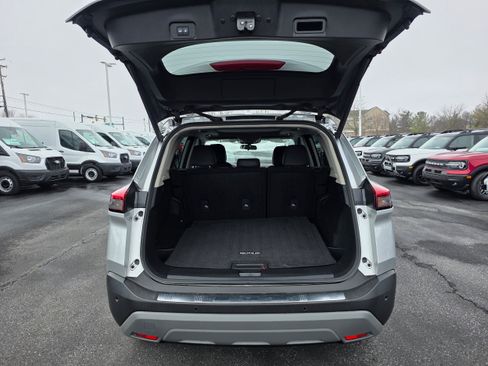 Used 2023 Nissan Rogue SV w/ SV Premium B Package image 9