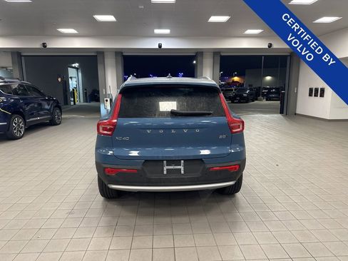 Used 2025 Volvo XC40 B5 Plus image 11